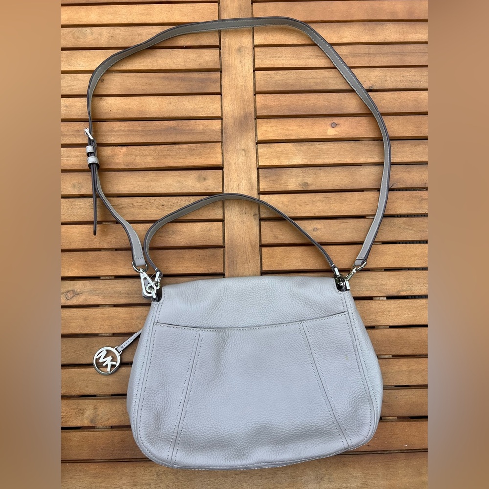 Like New Michael Kors Bedford Shoulder Bag Crossbody‎ Bag In Pearl Grey - Picture 4 of 8